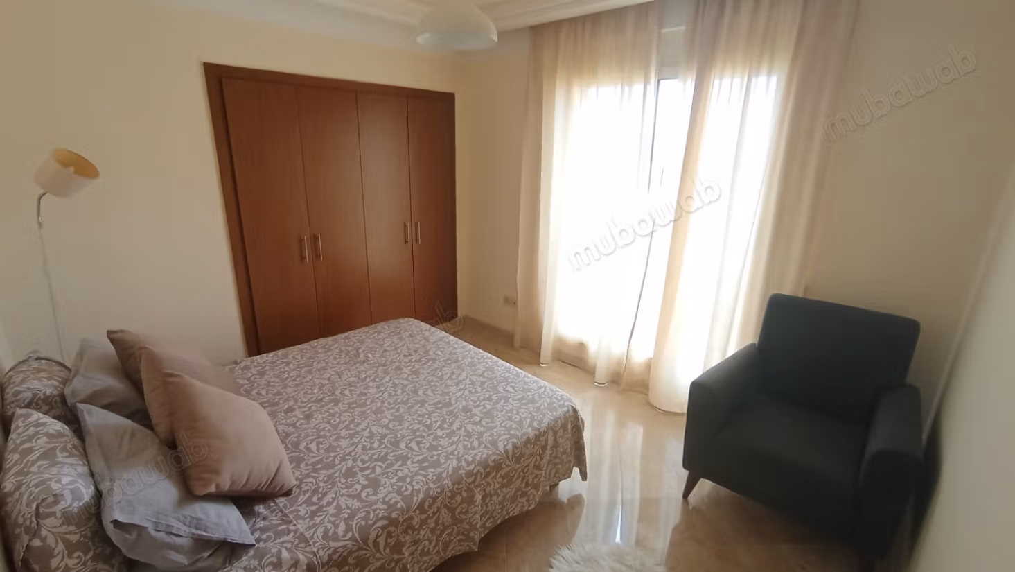 Bell'appartamento arredato in una residenza chiusa con piscina