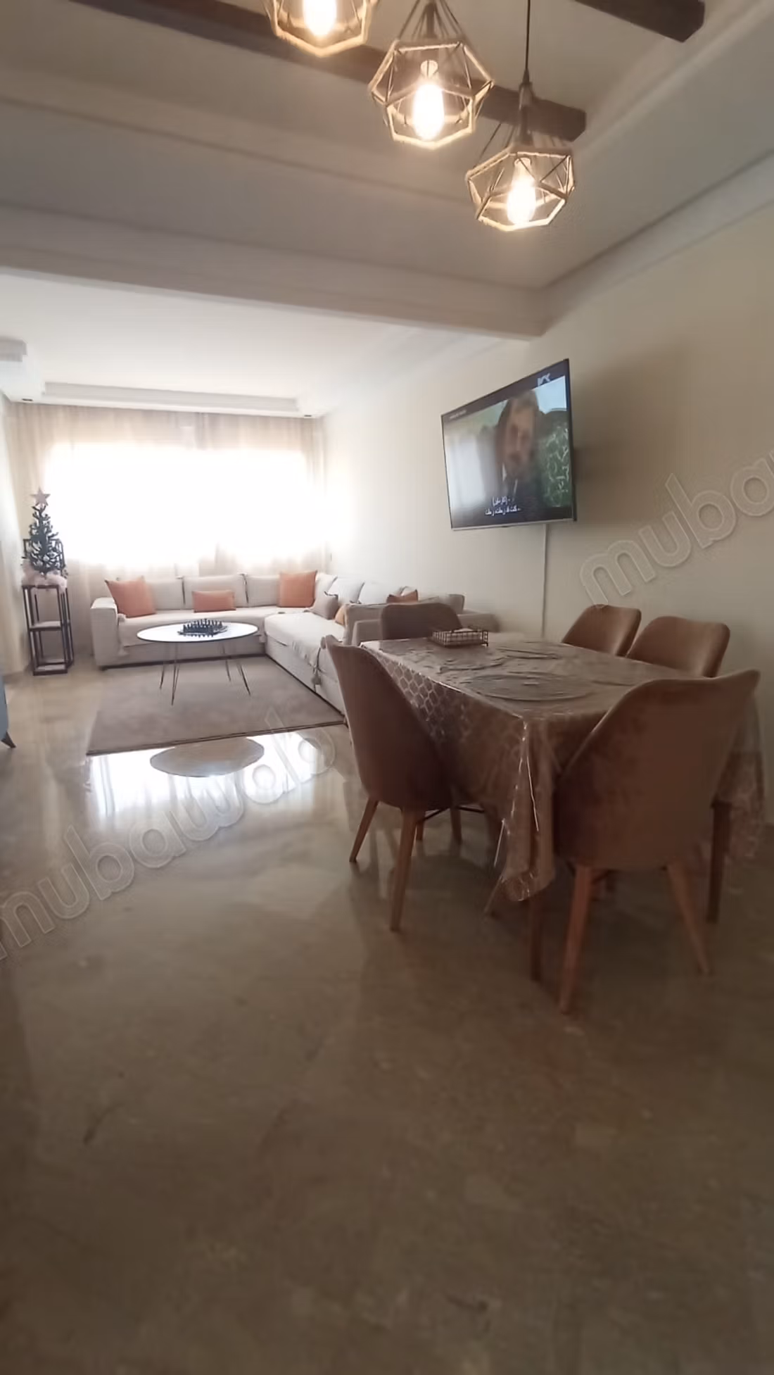 Bell'appartamento arredato in una residenza chiusa con piscina