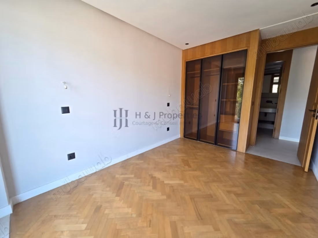 Apppartement vide de 135m² – 3 chambres