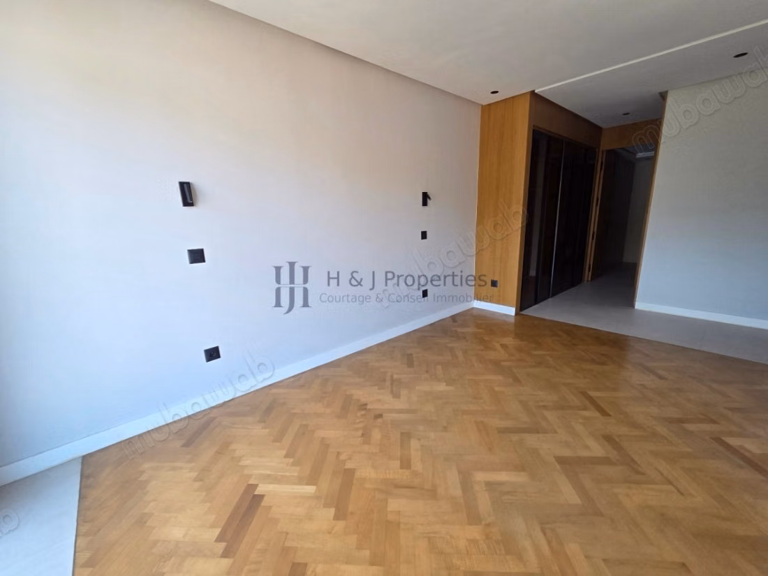 Empty apartment of 135m² – 3 bedrooms
