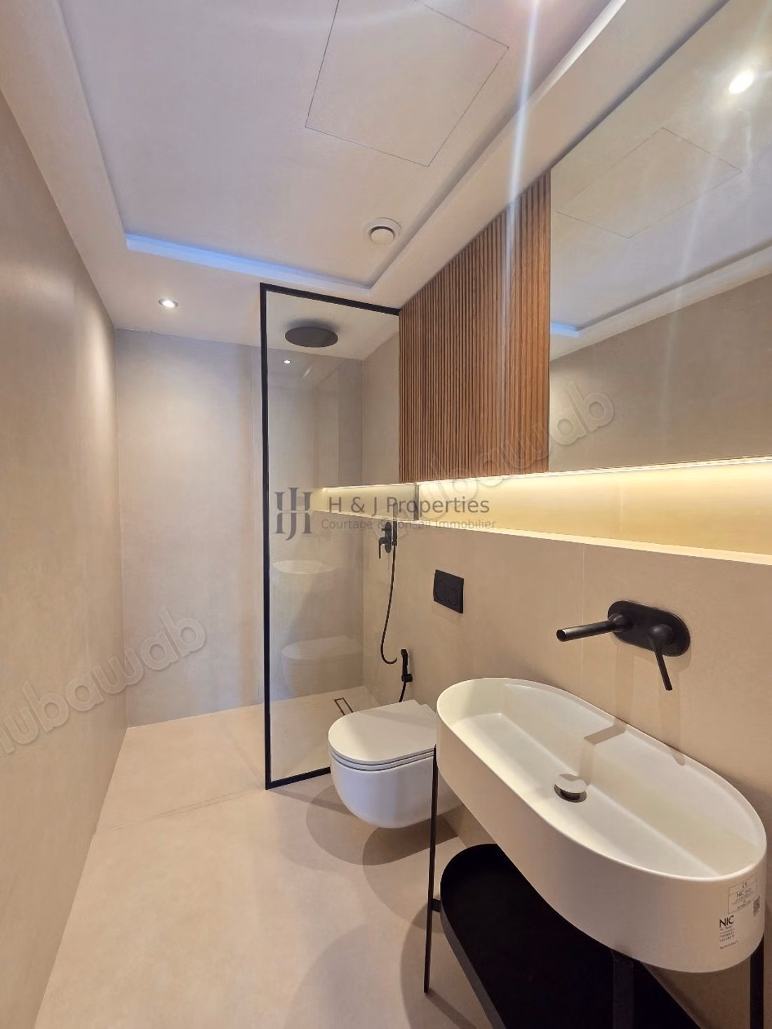 Empty apartment of 135m² – 3 bedrooms