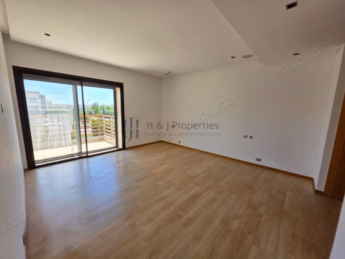Villa t5 4 ch. Vide de 530m² – piscine