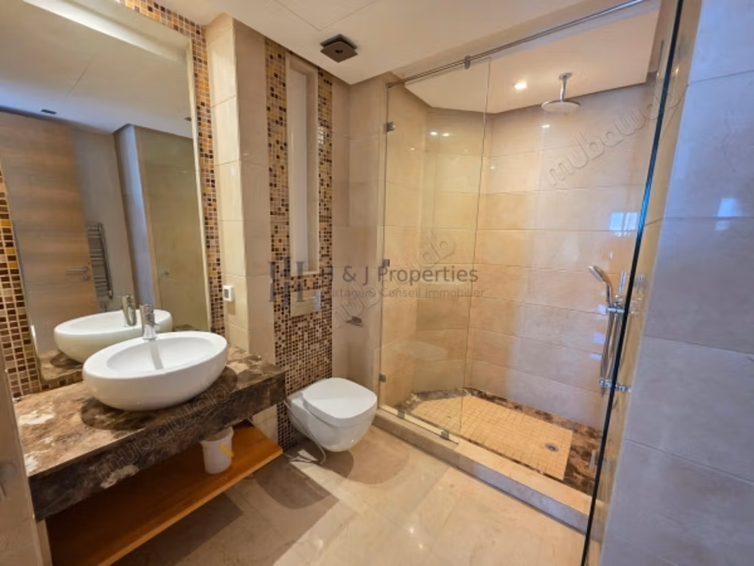 Villa t5 4 ch. Vide de 530m² – piscine