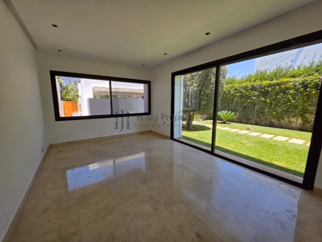 Villa t5 4 ch. Vide de 530m² – piscine