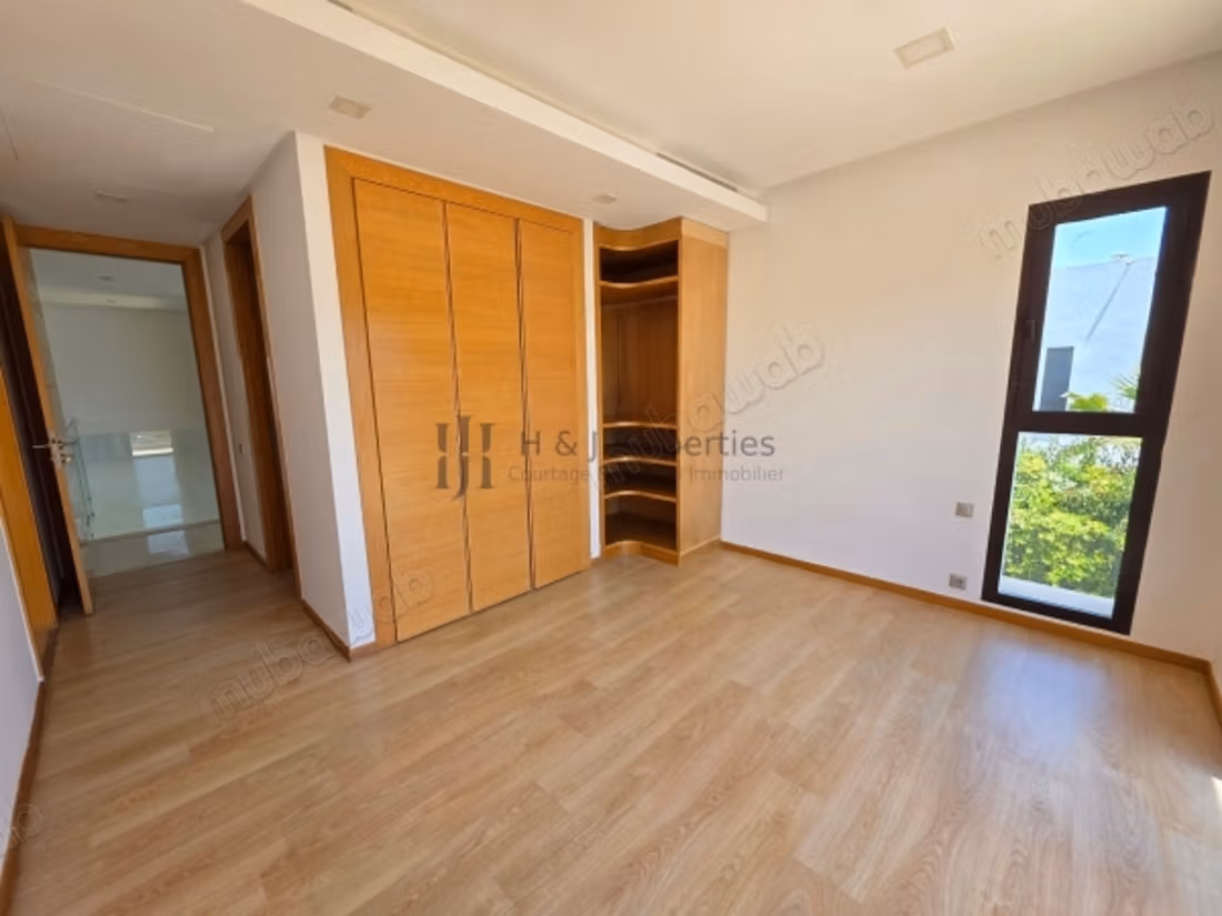 Villa t5 4 ch. Vide de 530m² – piscine