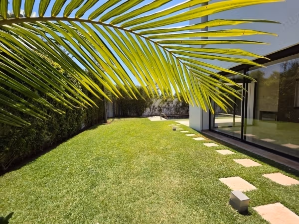 Villa t5 4 ch. Vide de 530m² – piscine