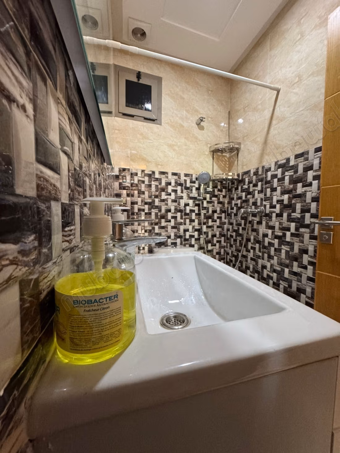 Appartement fabuleux à vendre. 1 salon. Résidence avec concierge, climatisation générale