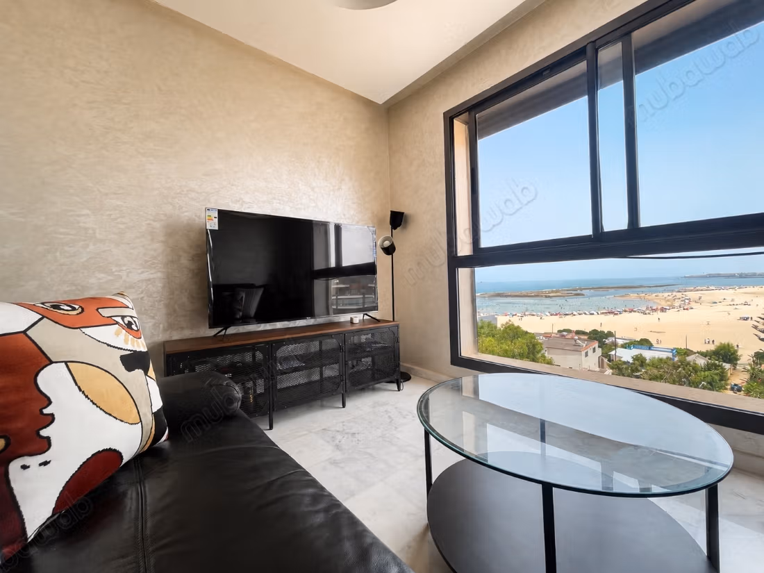 Appartamento Moderno e Luminoso con Vista Mare