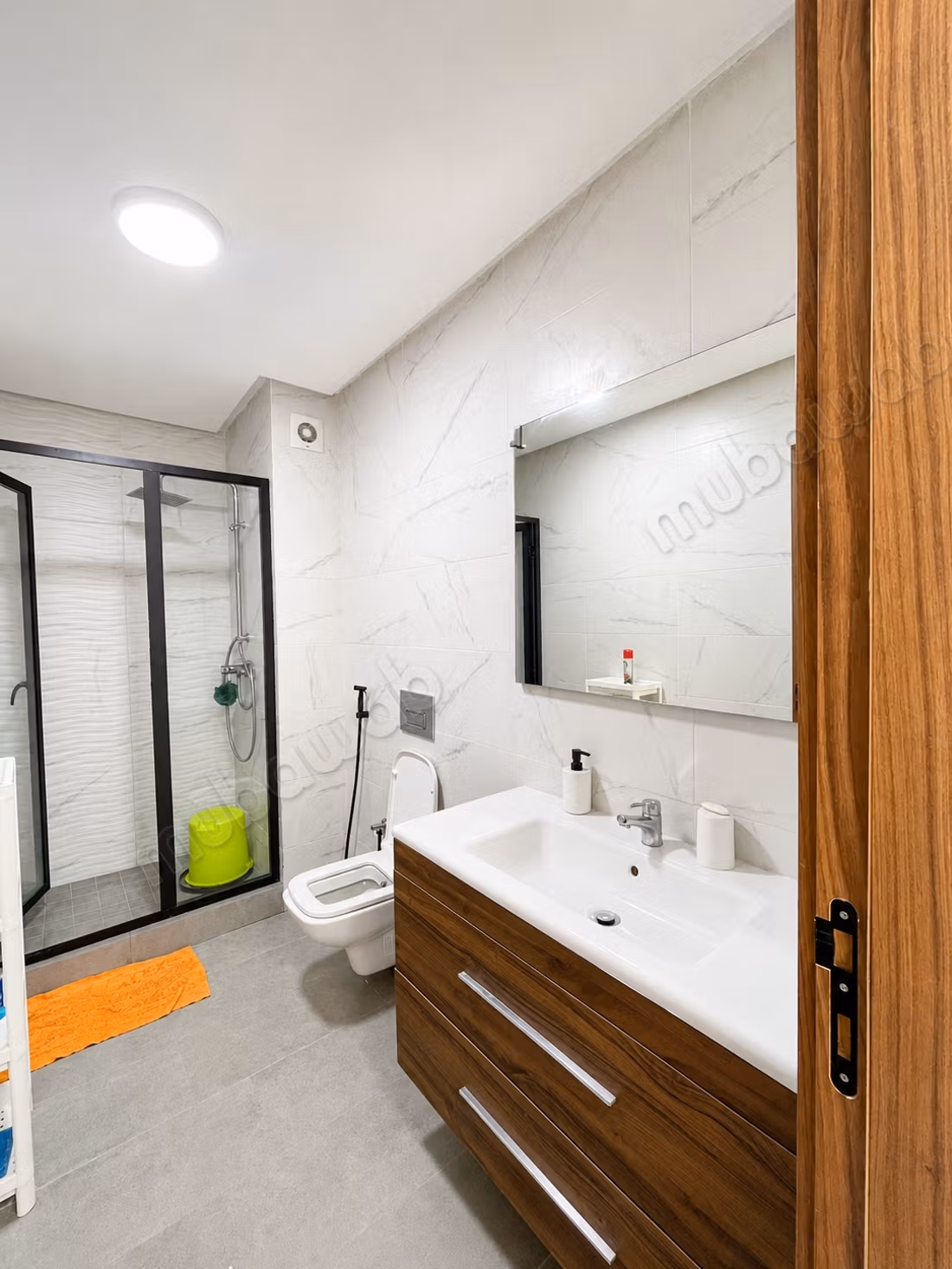 Appartamento Moderno e Luminoso con Vista Mare