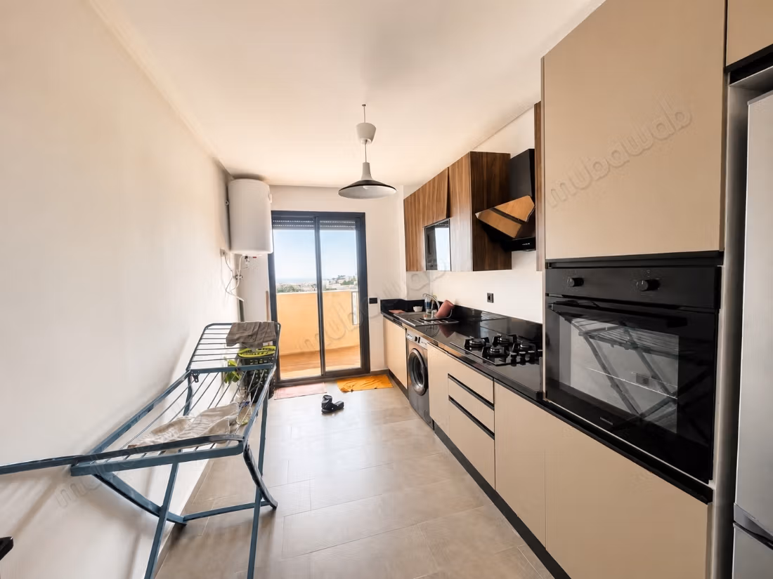 Appartamento Moderno e Luminoso con Vista Mare