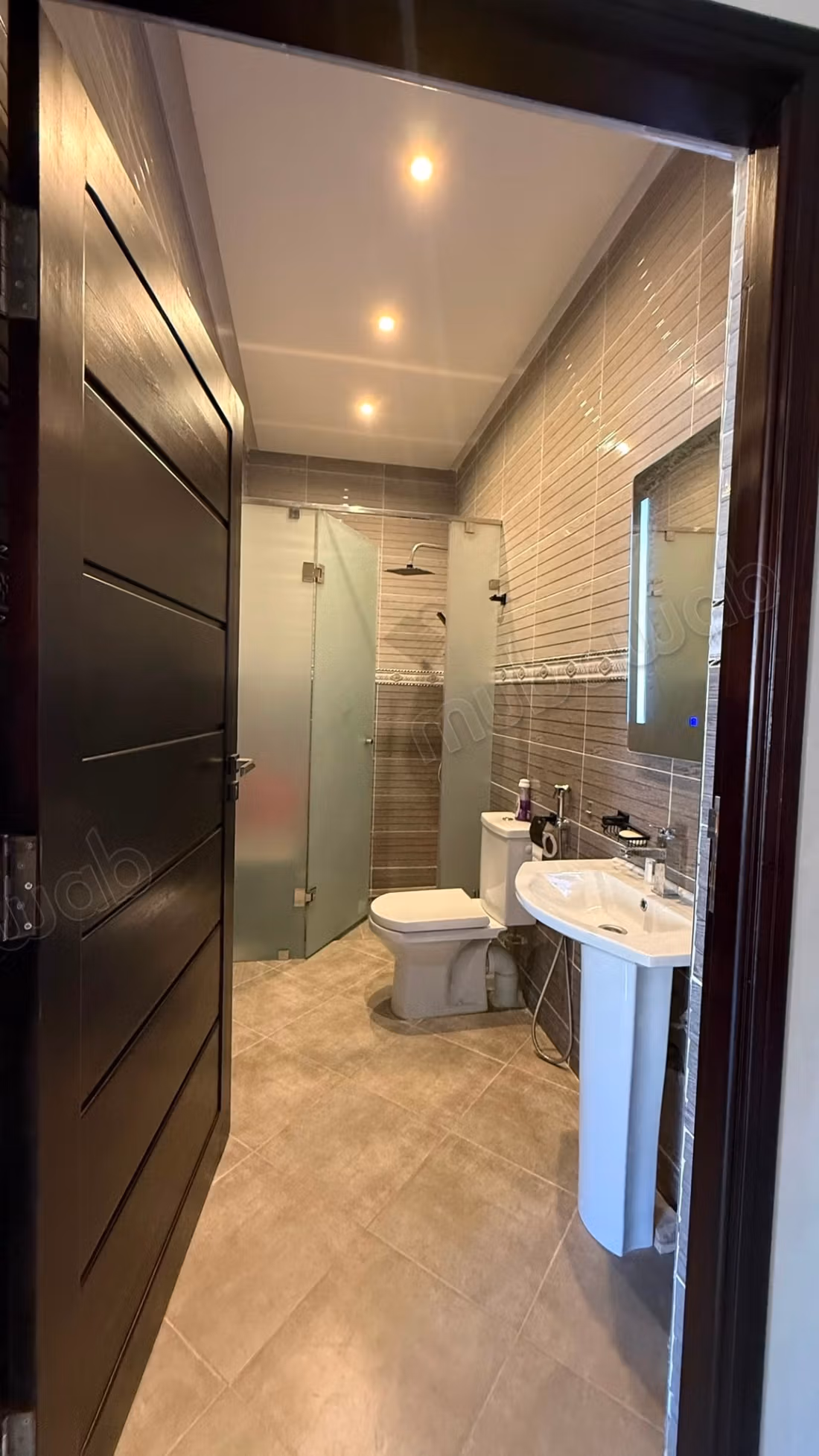 Very beautiful house for sale in Ouahat Sidi Ibrahim. Area of 80 m². Traditional living room and satellite dish system