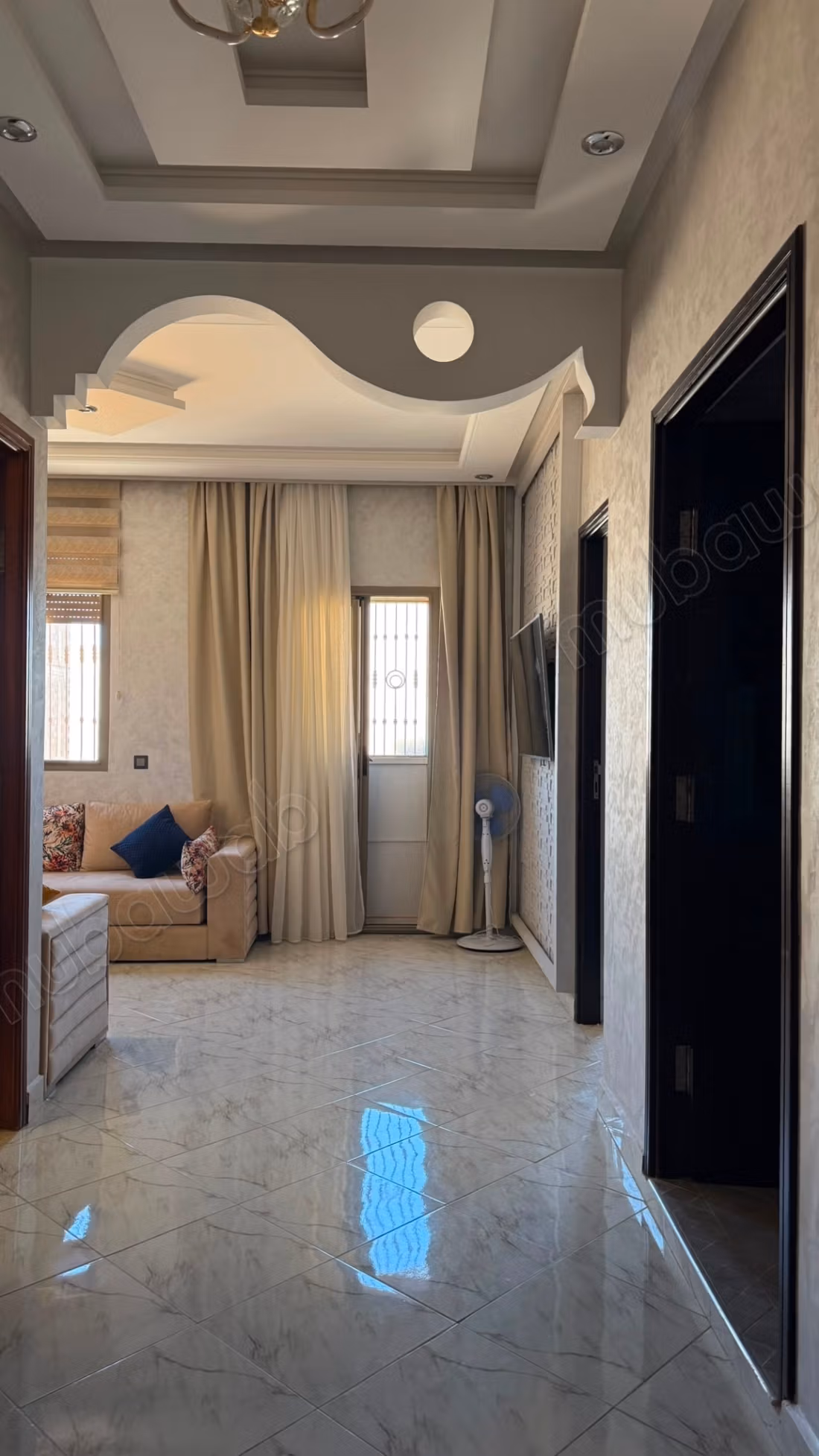 Very beautiful house for sale in Ouahat Sidi Ibrahim. Area of 80 m². Traditional living room and satellite dish system
