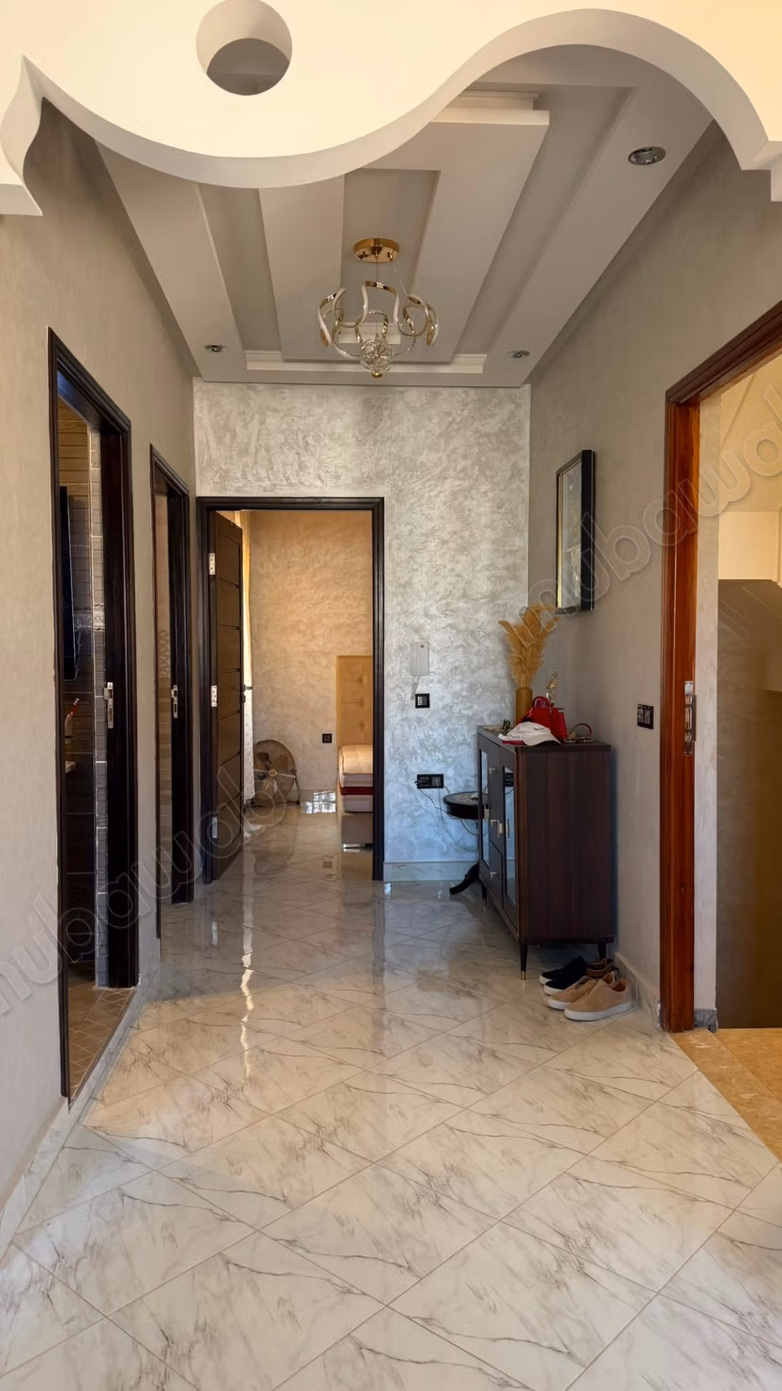 Very beautiful house for sale in Ouahat Sidi Ibrahim. Area of 80 m². Traditional living room and satellite dish system