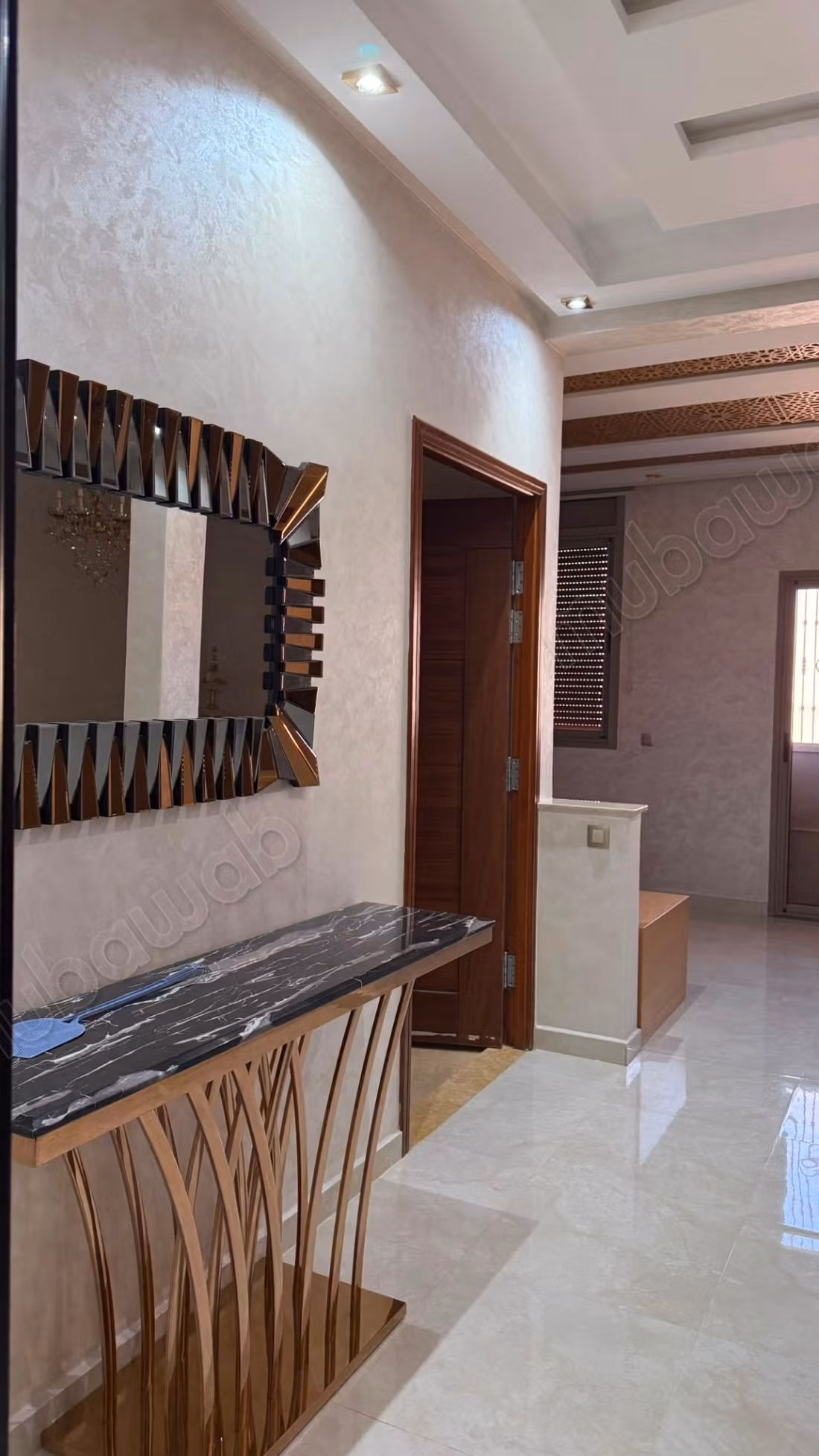 Very beautiful house for sale in Ouahat Sidi Ibrahim. Area of 80 m². Traditional living room and satellite dish system