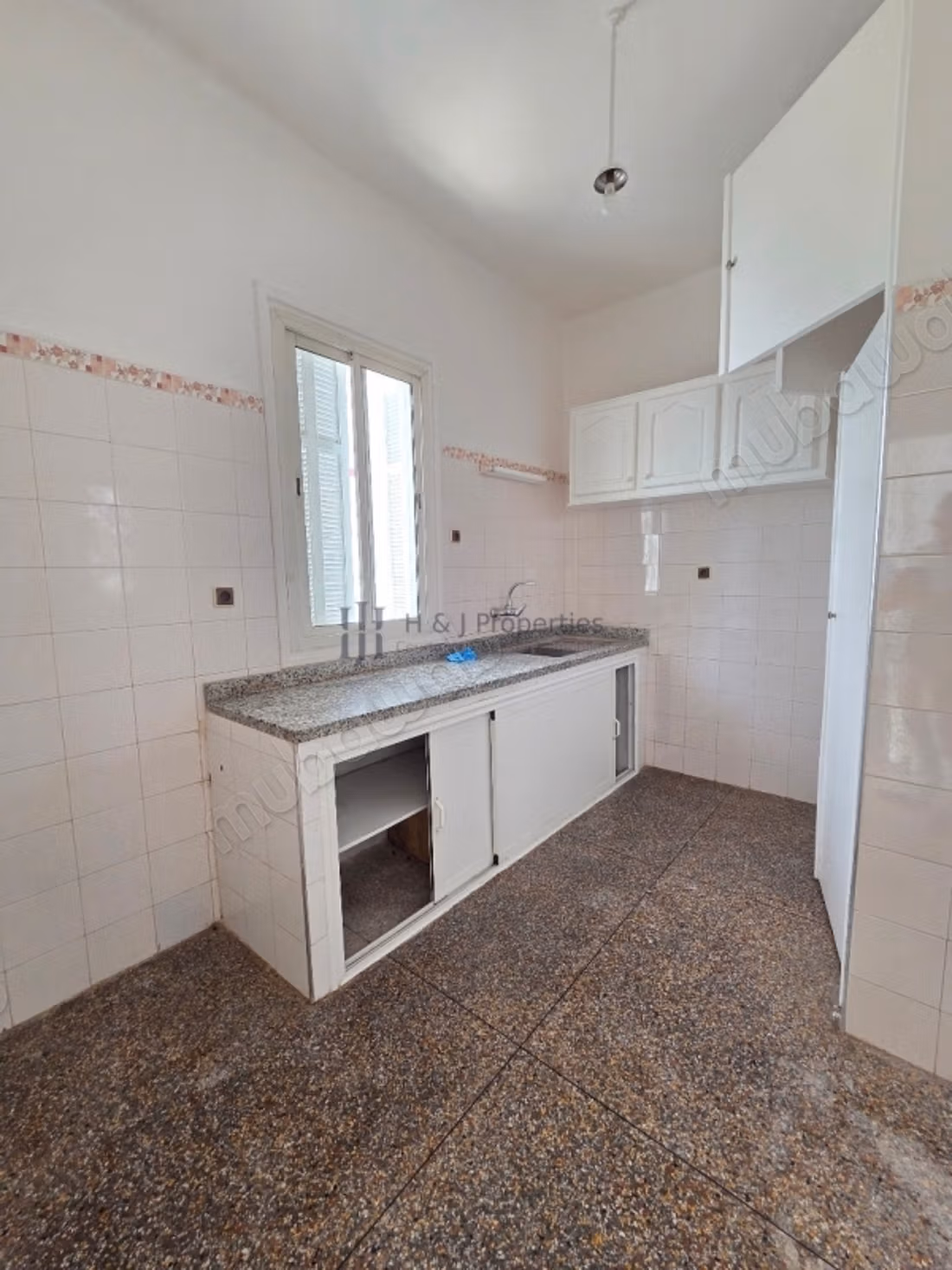 Rare petite villa de 400m² pour 180m² habitables