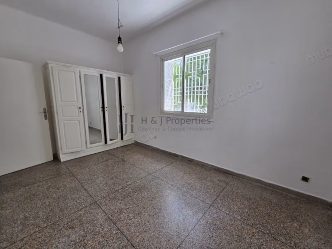 Rare petite villa de 400m² pour 180m² habitables