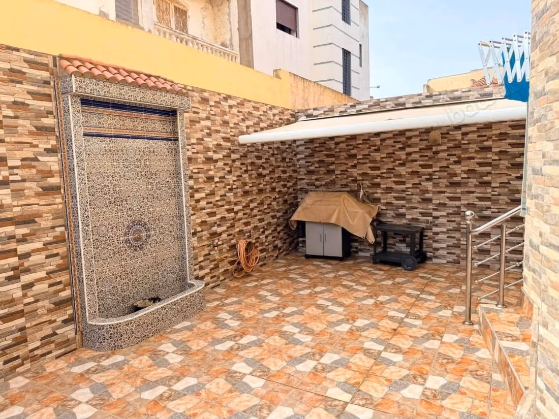 Bella casa in vendita a Al-Filin. 4 stanze. Arredato