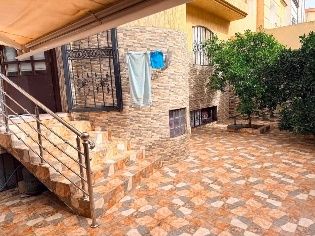 Bella casa in vendita a Al-Filin. 4 stanze. Arredato