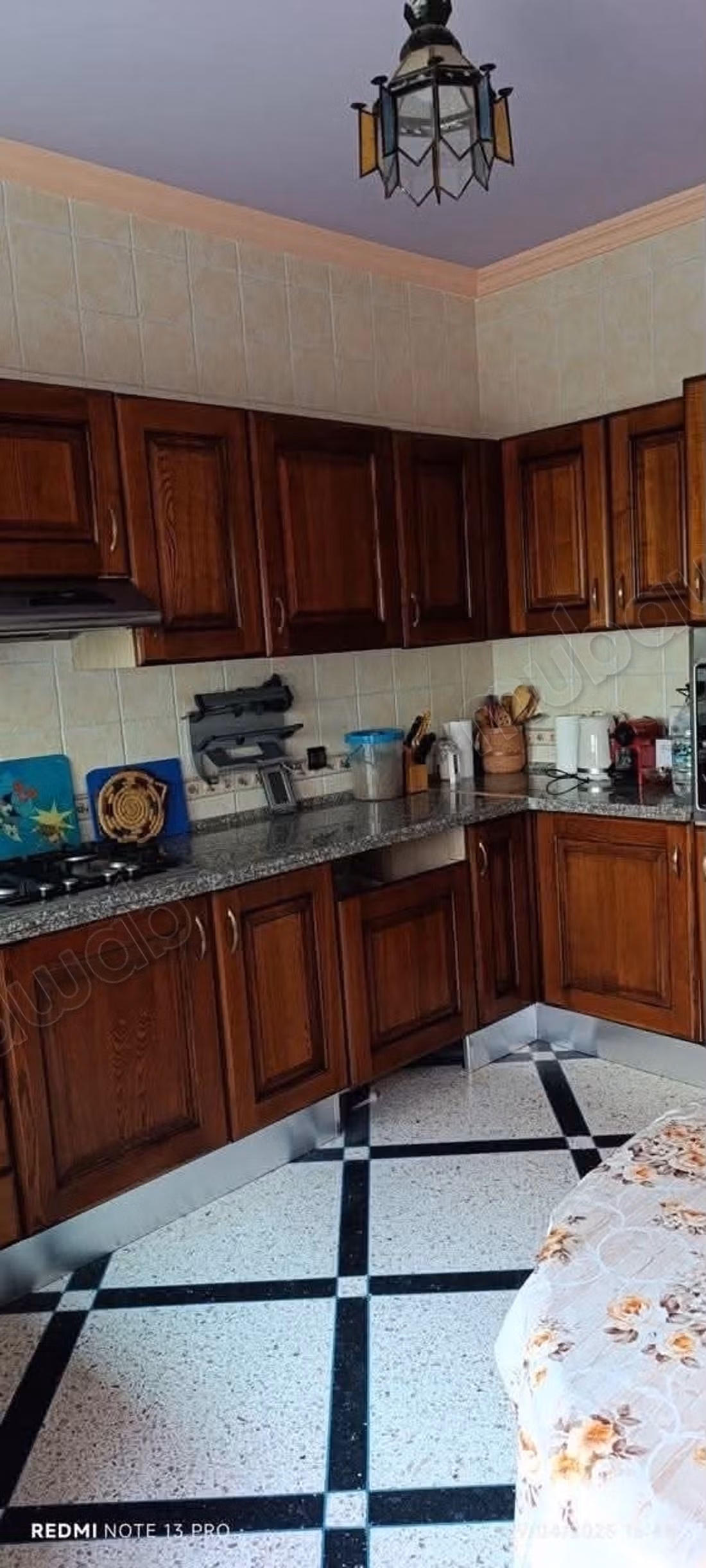 Bella casa in vendita a Al-Filin. 4 stanze. Arredato