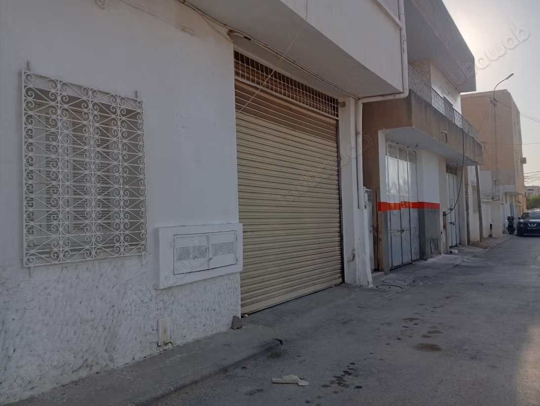 À louer dépôt 60m2 près de terminus métro 2 
ariana