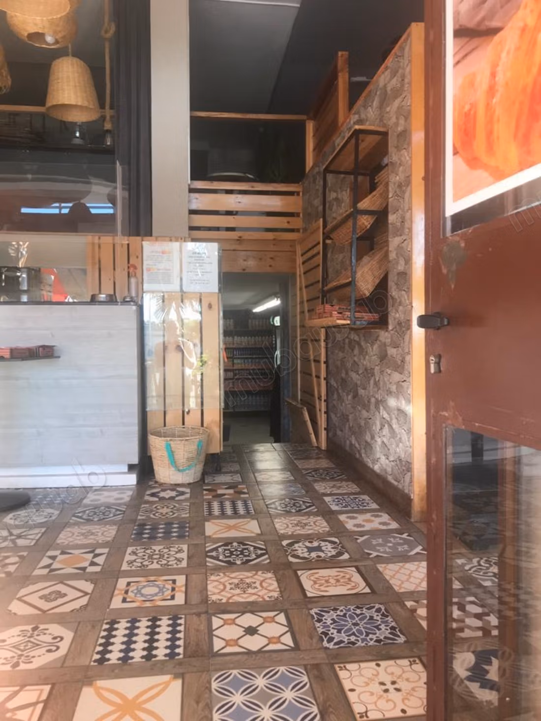 Local commercial en vente route côtière de Bouznika.
Superficie 183 m².
Café supérette