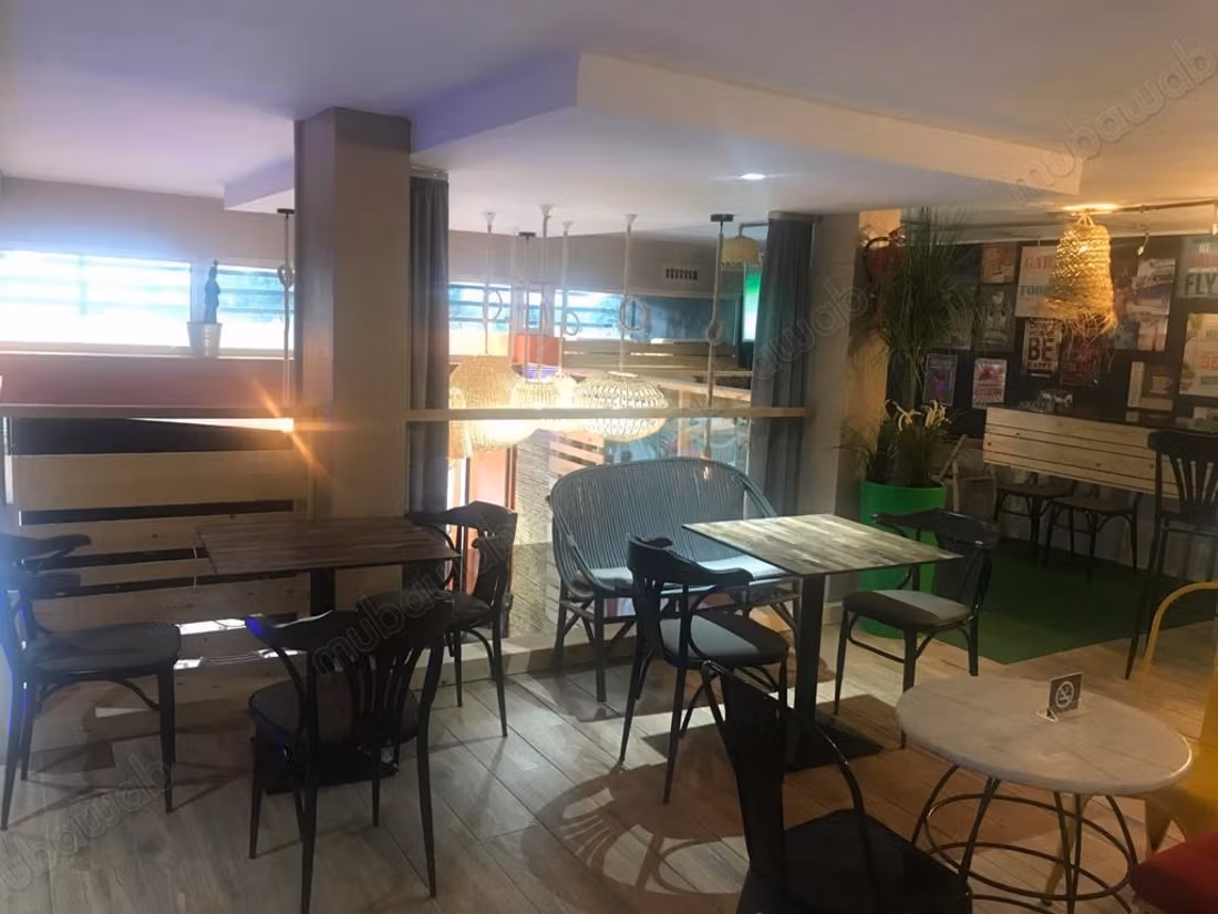 Local commercial en vente route côtière de Bouznika.
Superficie 183 m².
Café supérette