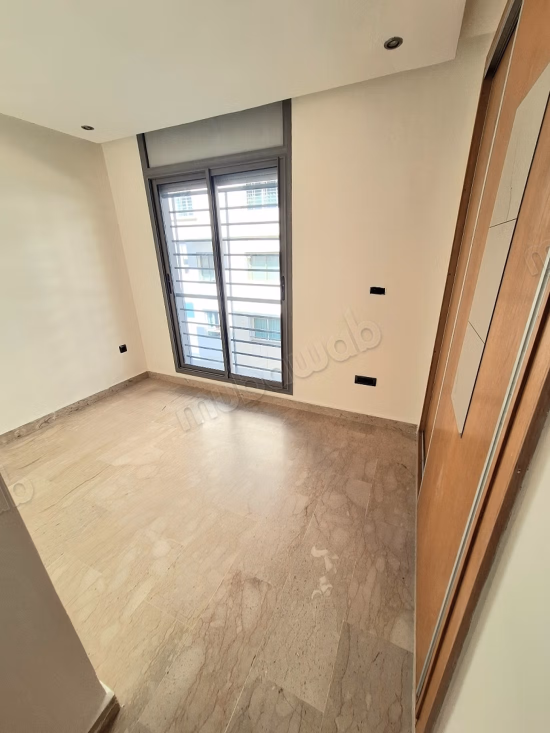 Appartamento con 3 Camere e salotto in affitto a Princesses