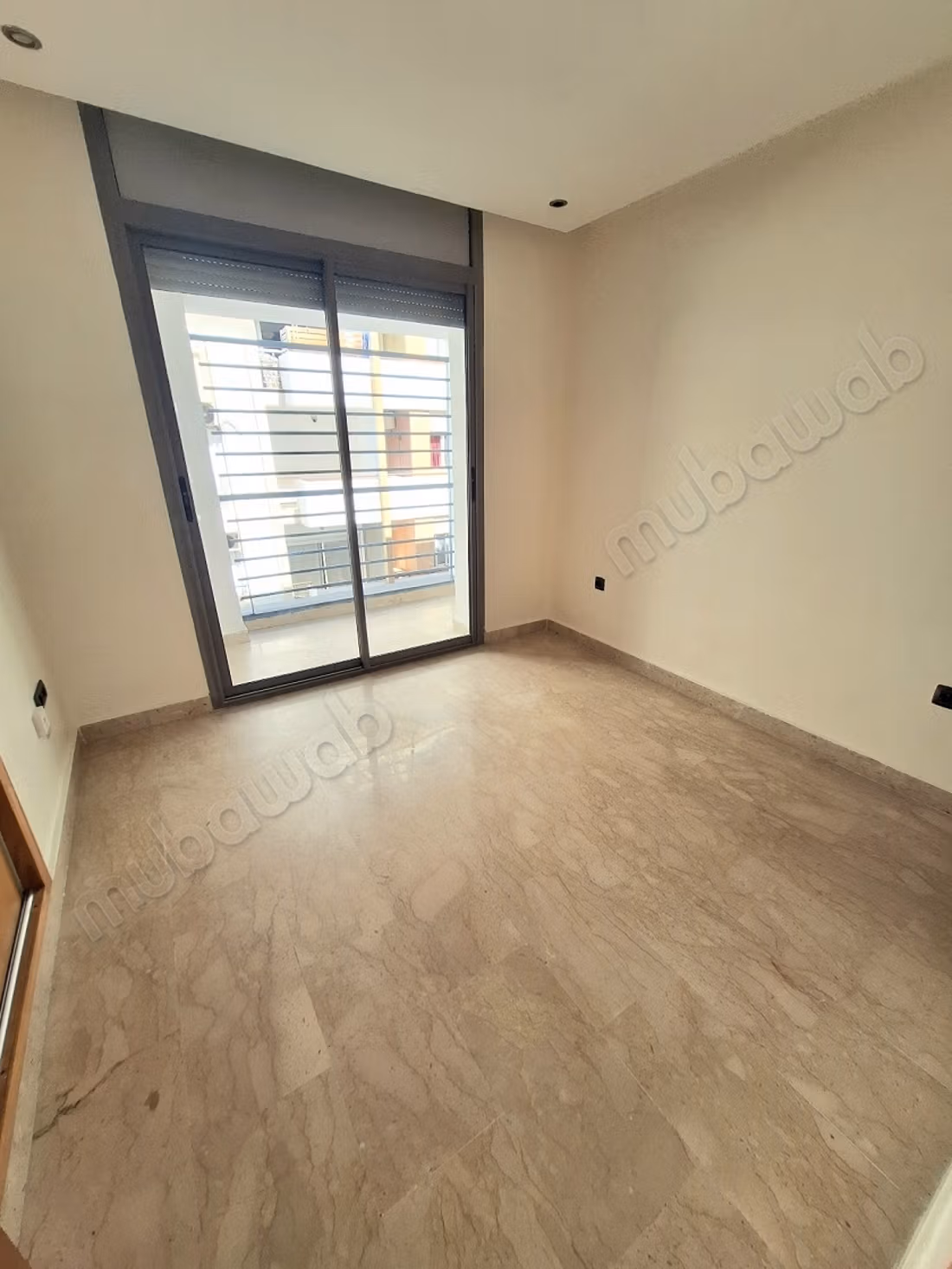 Appartamento con 3 Camere e salotto in affitto a Princesses