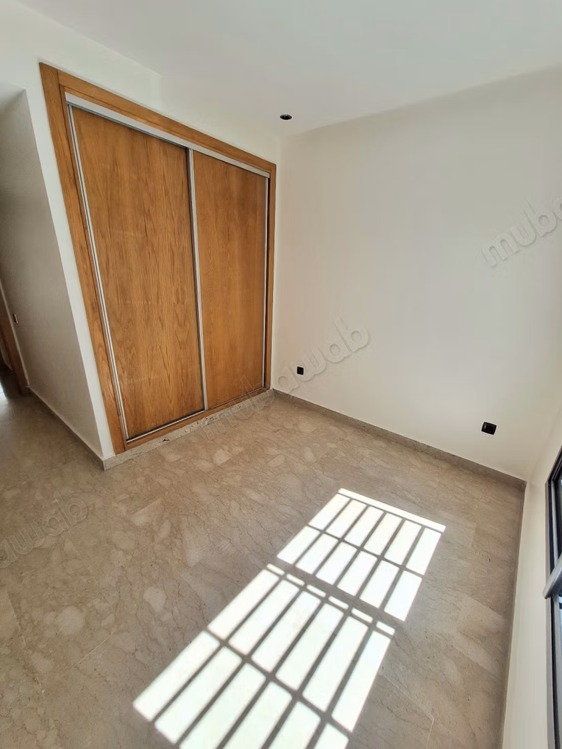 Appartamento con 3 Camere e salotto in affitto a Princesses