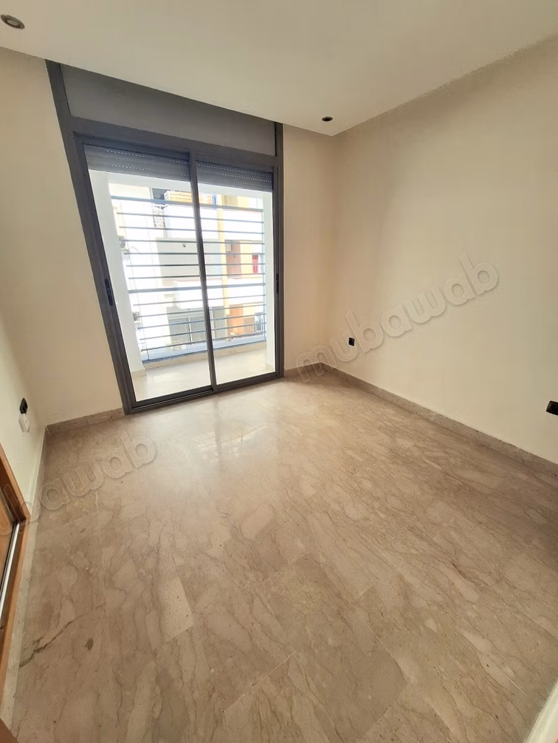 Appartamento con 3 Camere e salotto in affitto a Princesses