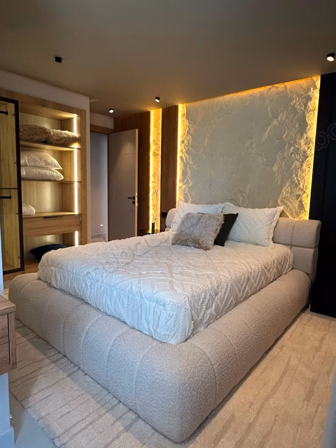 Exceptional apartment with panoramic sea view