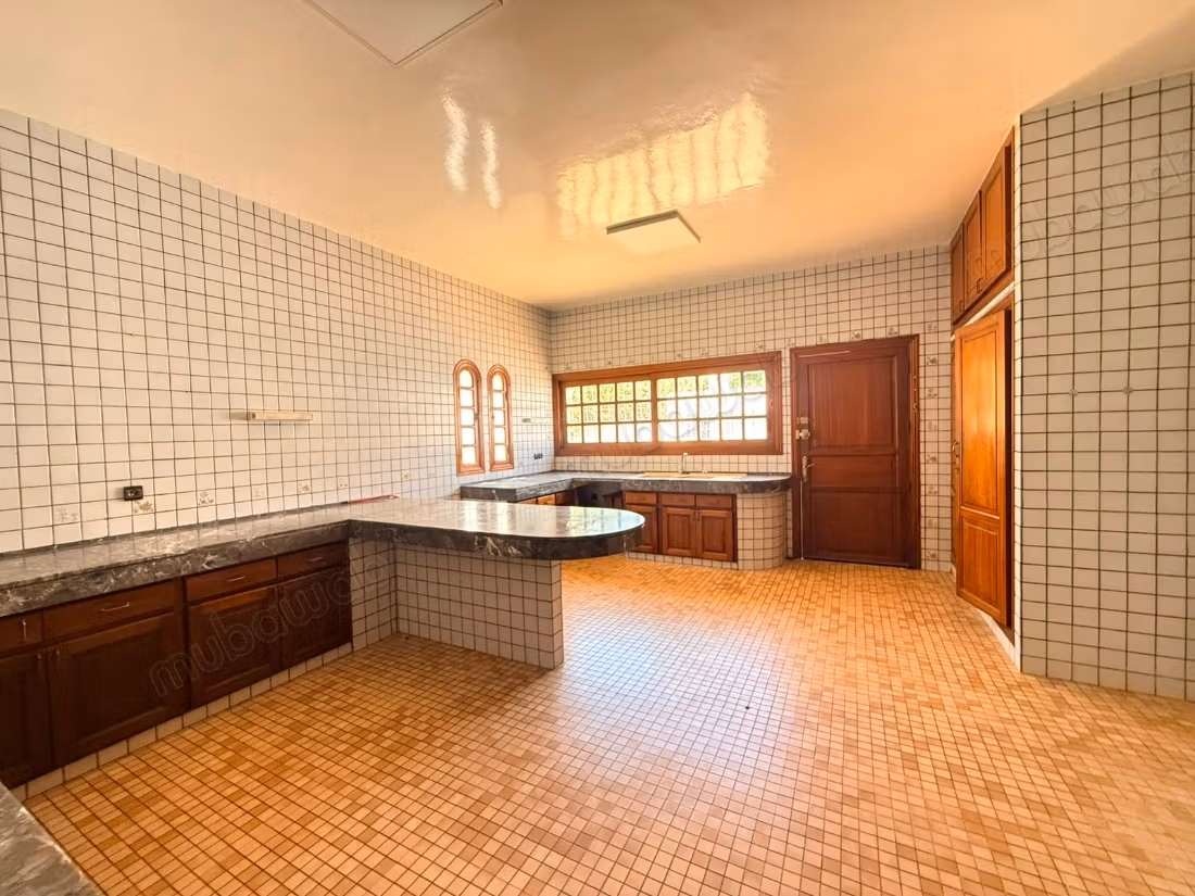 TE HUUR - Villa bij de Ambassade op de begane grond