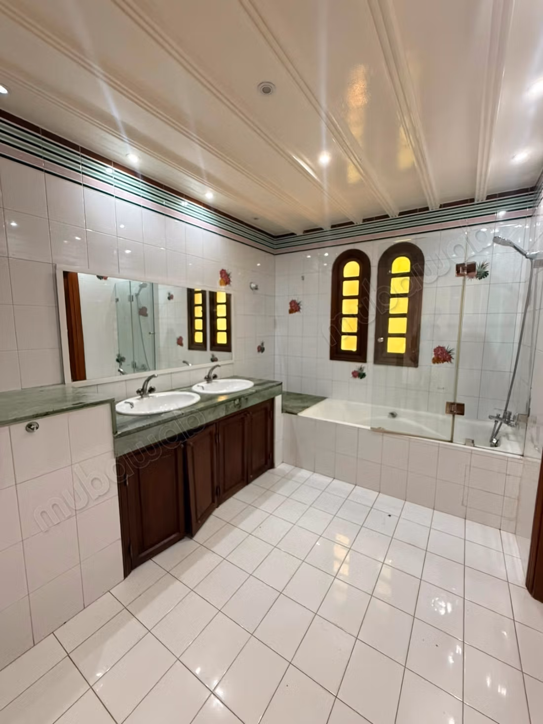 TE HUUR - Villa bij de Ambassade op de begane grond