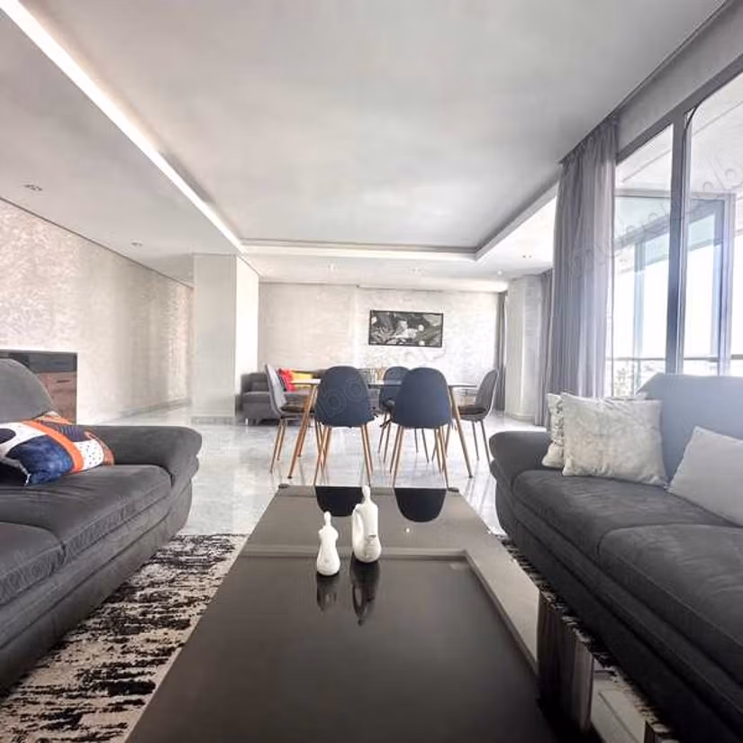 Appartamento in Affitto di 179.0 m² a Bouskoura, Città Verde