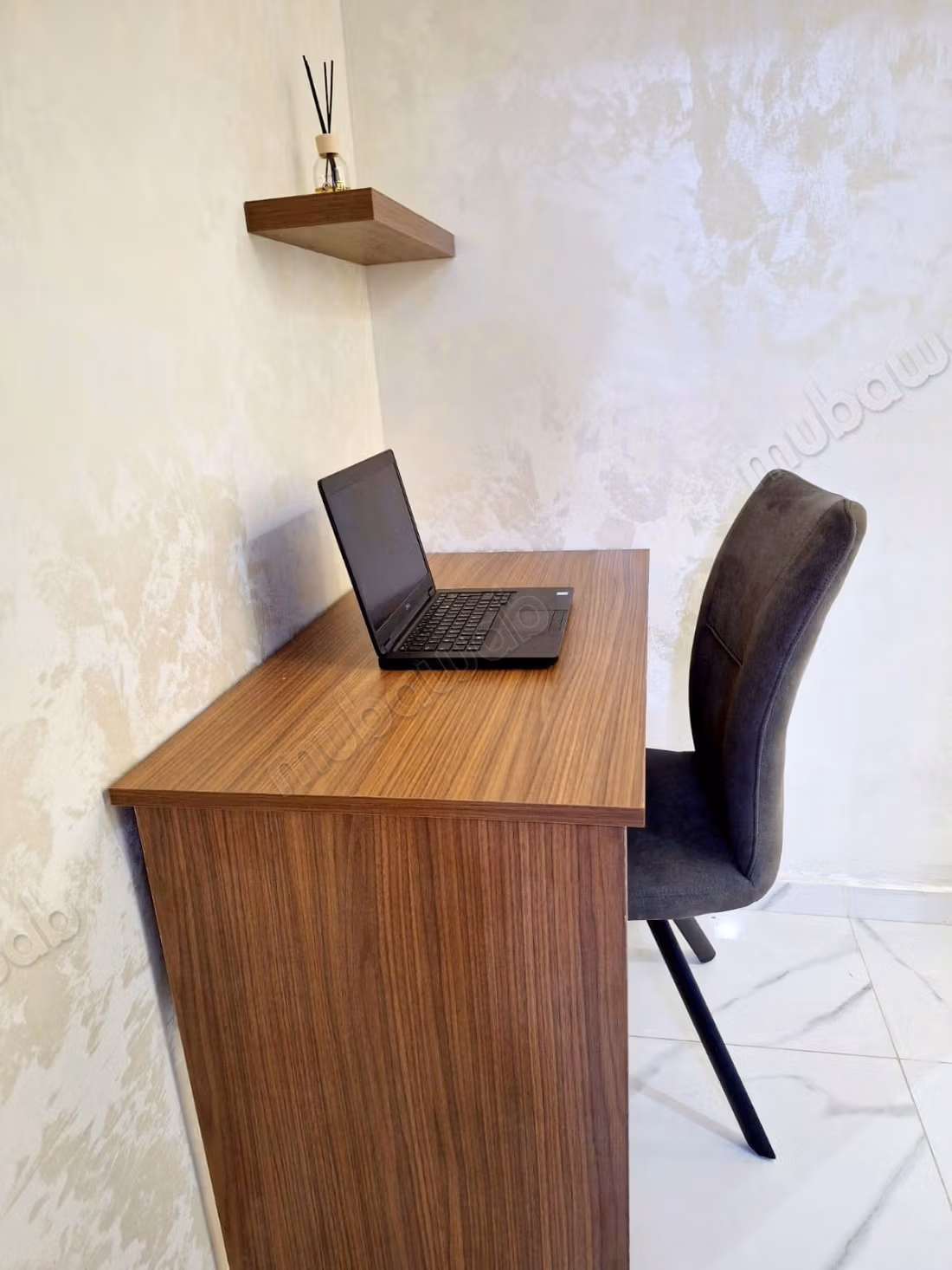 Appartements à louer à Ennajd. 
Surface totale 65 m². 
Double vitrage et porte blindée