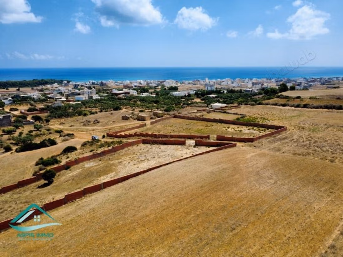 Land 2000 m² on a hill in Ezzahra