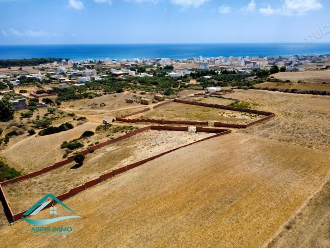 Land 2000 m² on a hill in Ezzahra