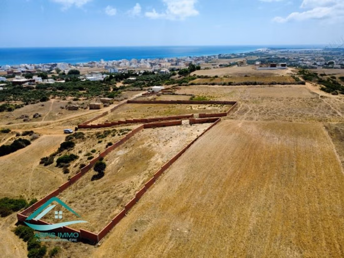 Land 2000 m² on a hill in Ezzahra