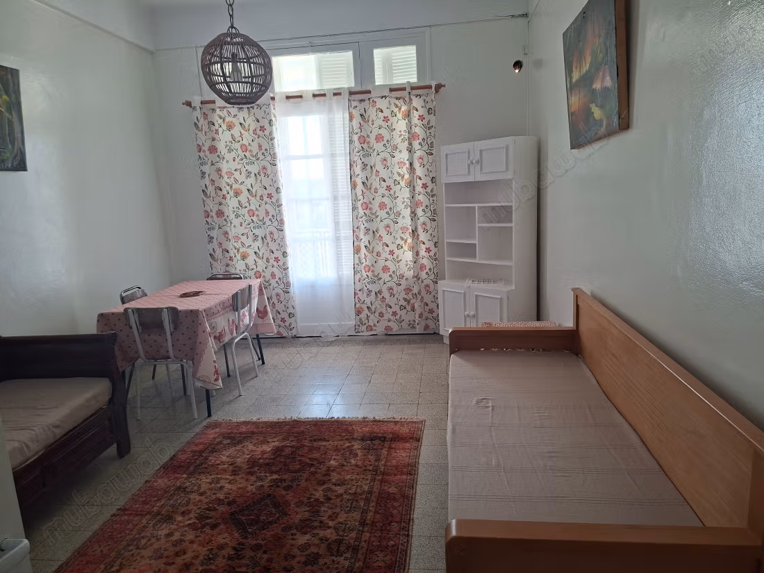 Appartement meublé à louer à EL MENZAH 1 
cité MOEZ