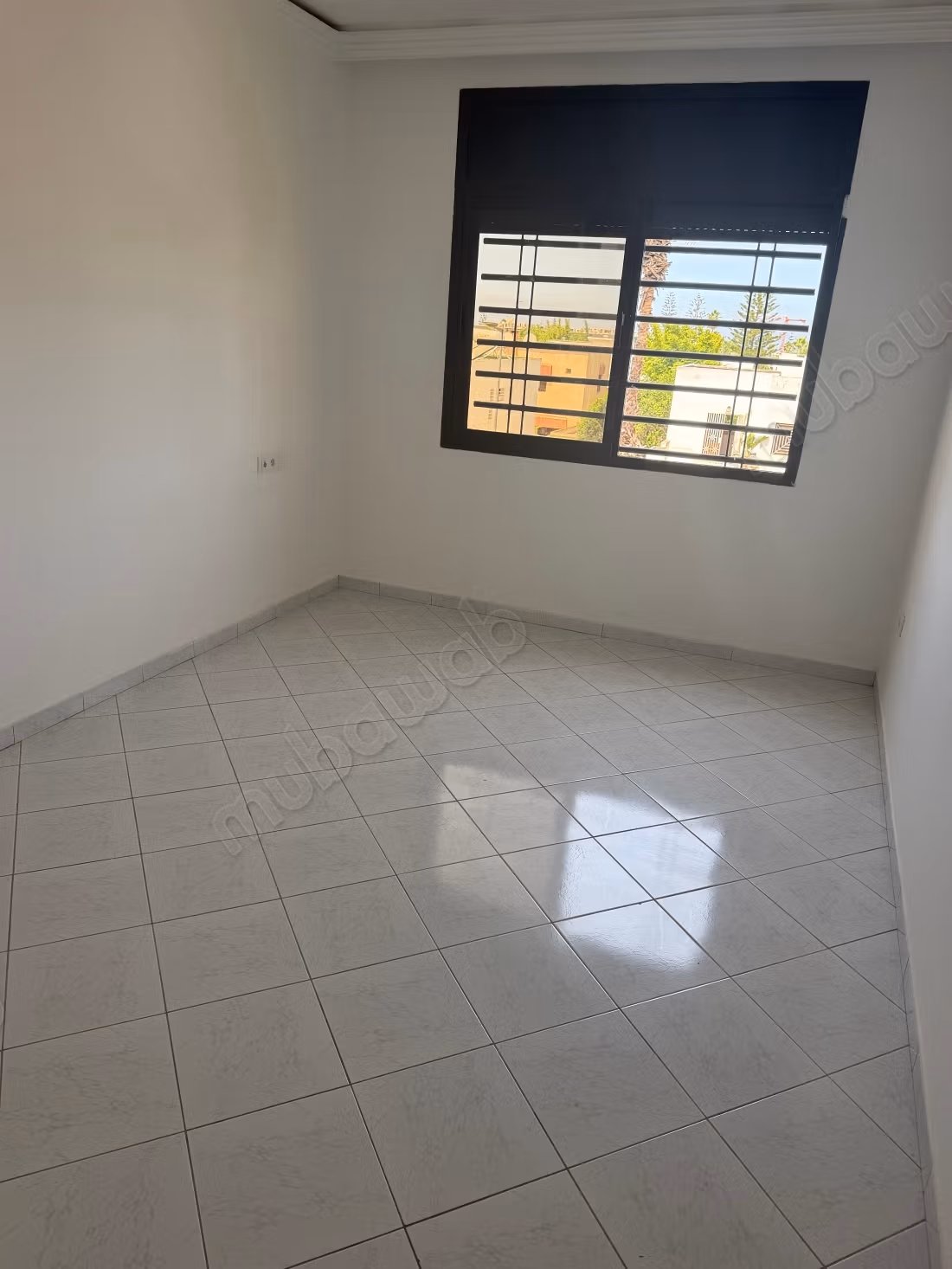 Apartment for rent in Hay Al Kora. 4 large rooms. Concierge services available.