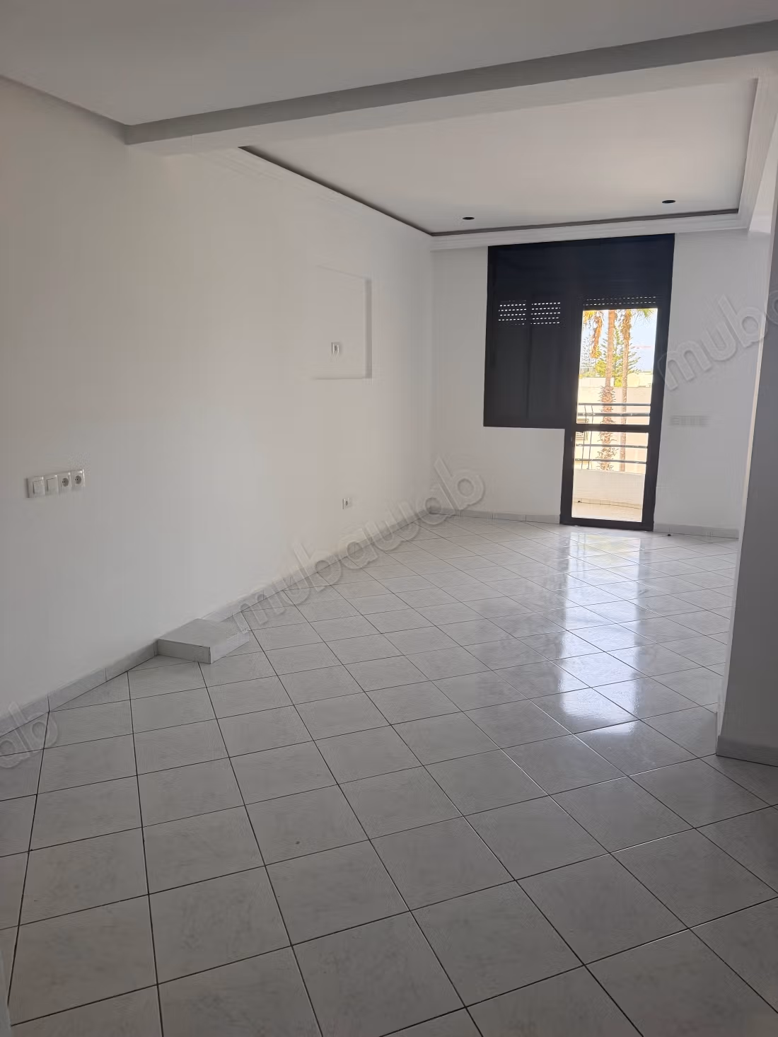Apartment for rent in Hay Al Kora. 4 large rooms. Concierge services available.