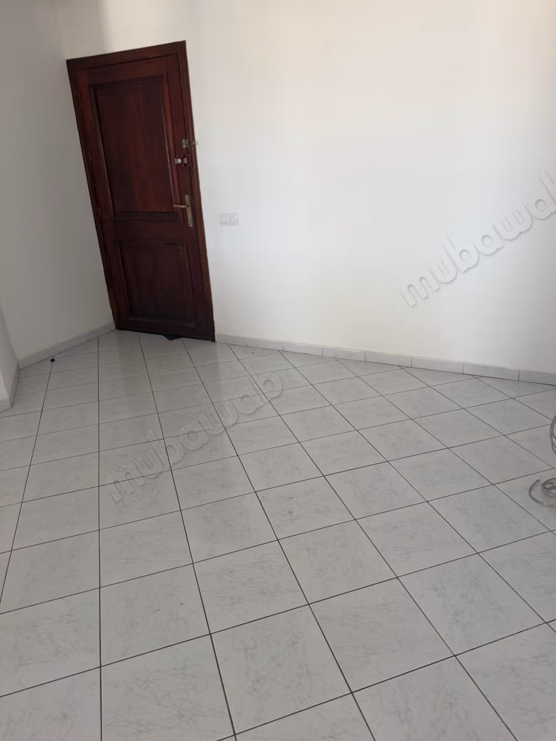Apartment for rent in Hay Al Kora. 4 large rooms. Concierge services available.