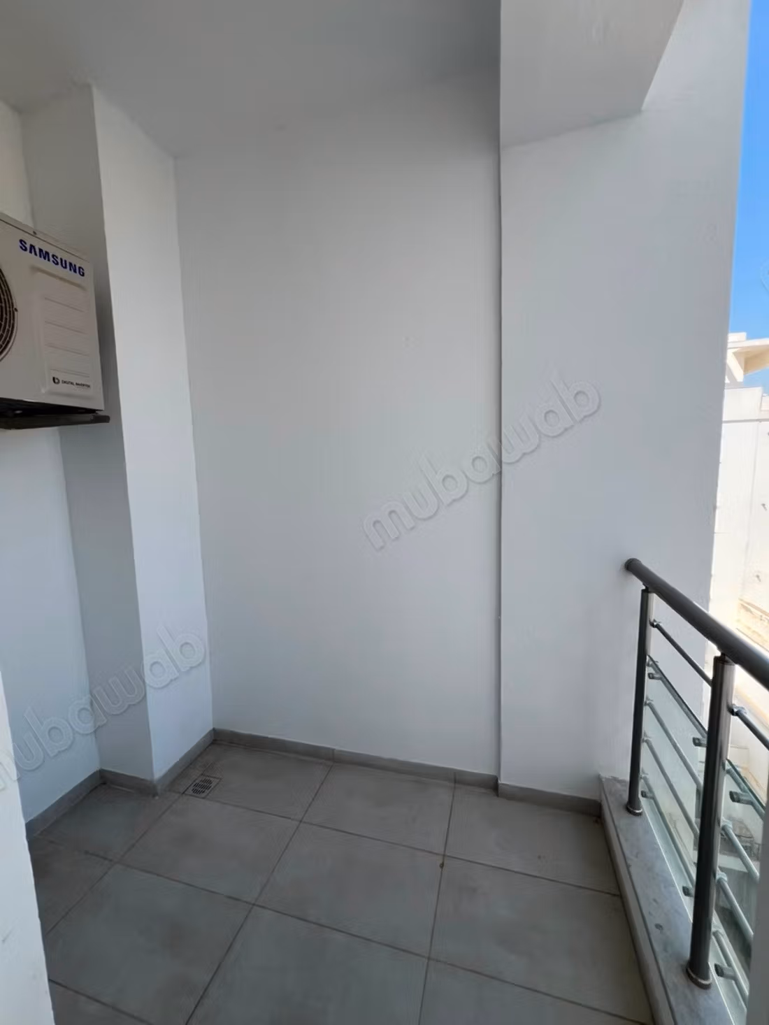 Apartment for sale in Tunis City. 2 comfortable bedrooms. Terrace and elevator