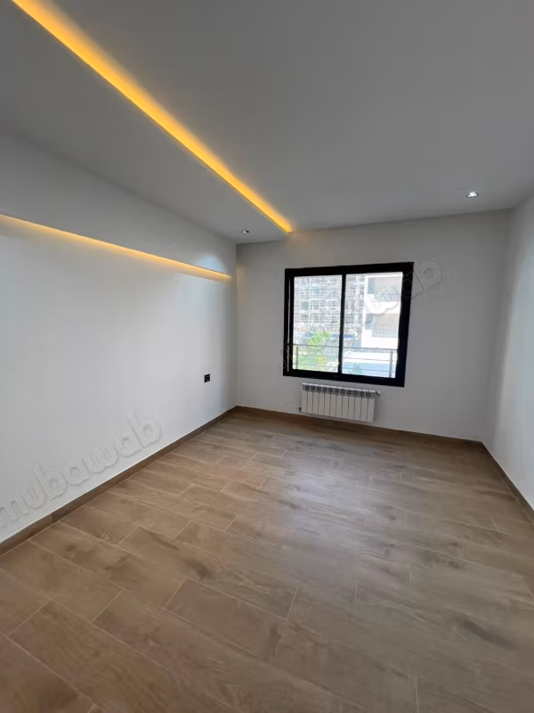 Apartment for sale in Tunis City. 2 comfortable bedrooms. Terrace and elevator