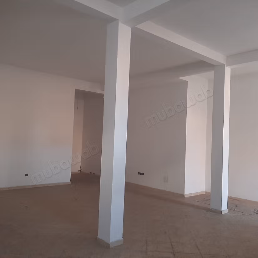 Local comercial a la venta en el centro de la ciudad. Superficie total 81 m²