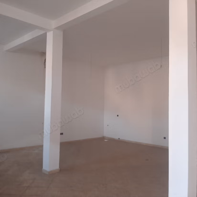 Local comercial a la venta en el centro de la ciudad. Superficie total 81 m²