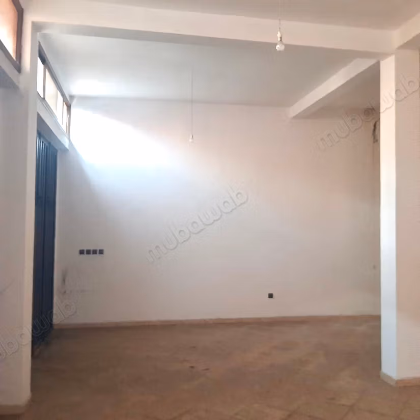 Local comercial a la venta en el centro de la ciudad. Superficie total 81 m²