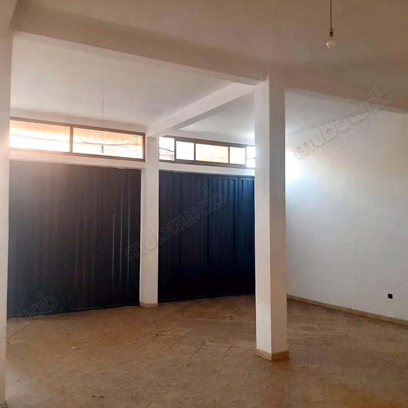 Local comercial a la venta en el centro de la ciudad. Superficie total 81 m²