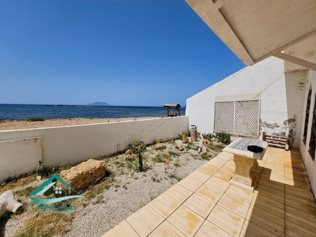 Maison 200 m² pieds dans l’eau plage Sidi Daoued
