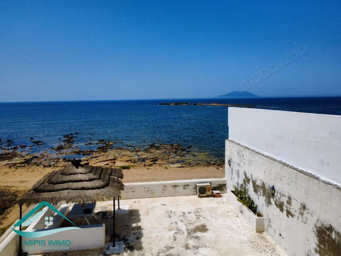 Maison 200 m² pieds dans l’eau plage Sidi Daoued